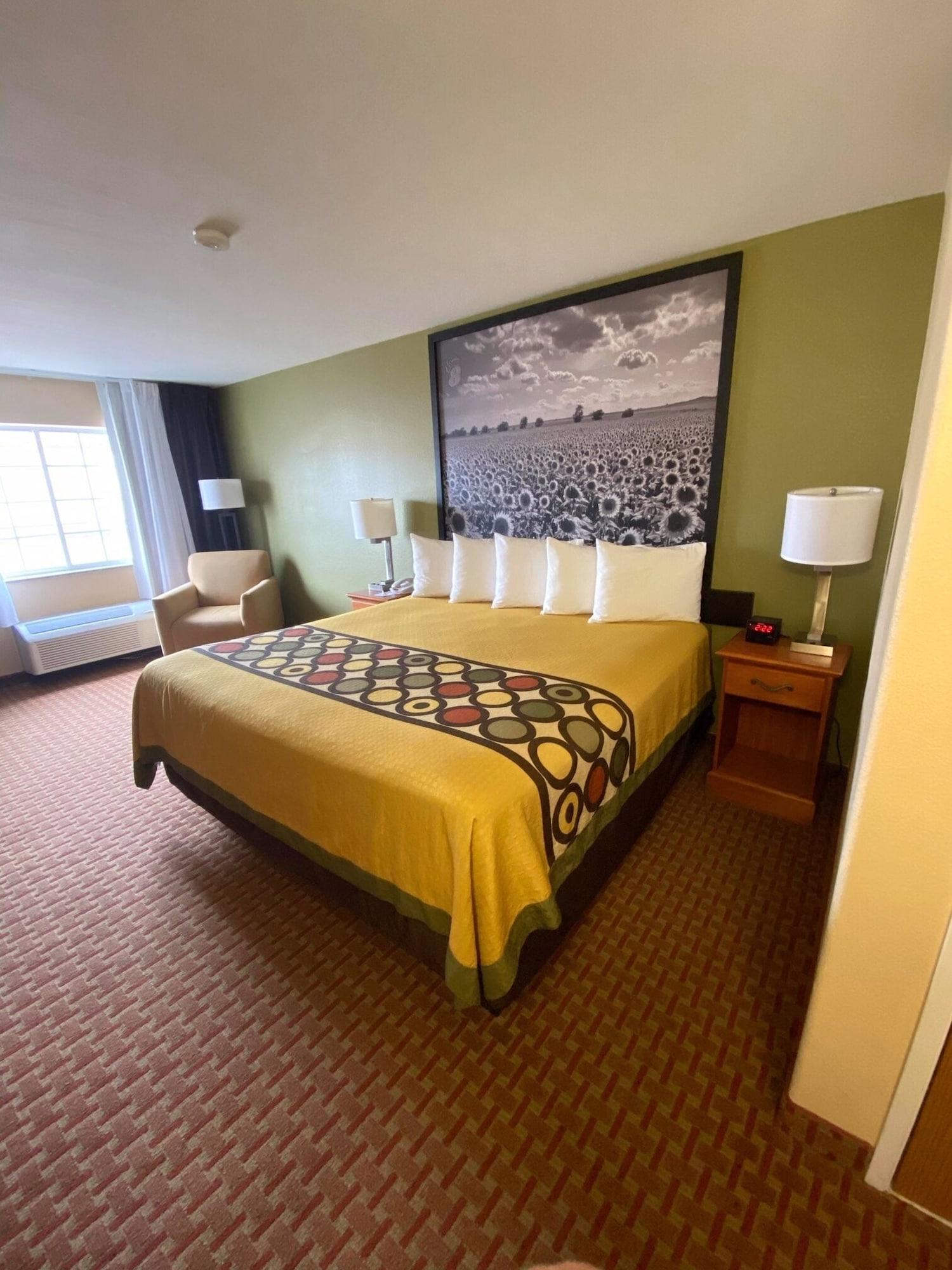 Super 8 By Wyndham Great Bend Hotel Exterior photo