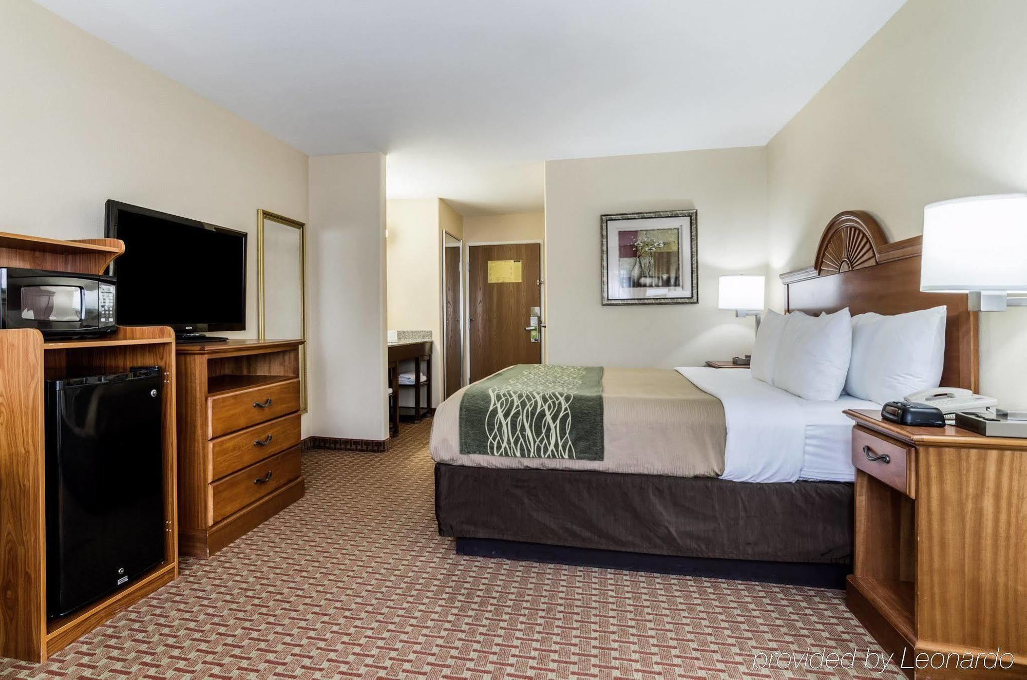 Super 8 By Wyndham Great Bend Hotel Exterior photo