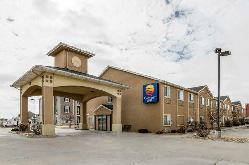 Super 8 By Wyndham Great Bend Hotel Exterior photo